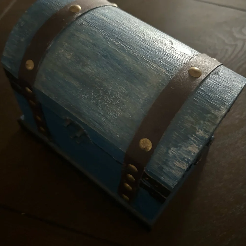 Hand Painted Tea Box - Picture 4 of 4